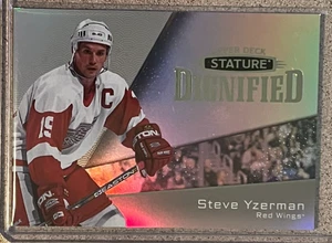 Steve Yzerman Dignified 2022-23 Upper Deck Statura #D-7 Detroit Red Wings - Foto 1 di 2