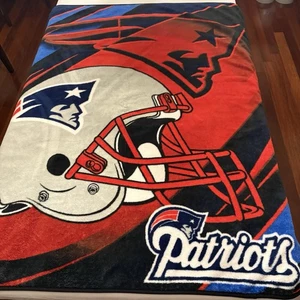 New England Patriots Fleece Blanket NFL Football Team 4’x5’ Throw Red White Blue - Picture 1 of 7