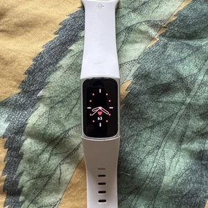 Fitbit Charge 6 Aktivitätstracker  - Bild 1 von 8