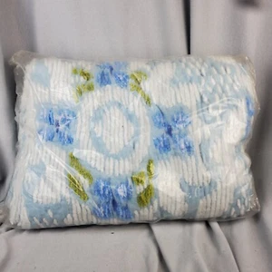 Colcha de oruga 78x108 doble nueva en paquete década de 1950 de lote antiguo azul floral con flecos vintage - Imagen 1 de 7