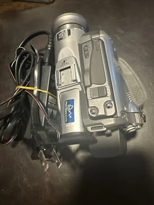 Canon Elura 70 DVC Digital Video Camcorder 18x Optical - Image 1 of 4