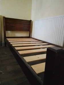 SOLID WOOD SINGLE BED - Picture 1 of 2