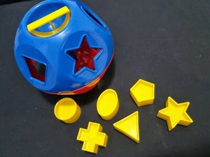 Tupperware Shape O Ball with 6 Shapes Red and Blue some shapes missing Very goo - Picture 1 of 3
