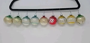 9 brillantes adornos navideños de vidrio Brite estampados mica brillo vintage LEER - Imagen 1 de 13