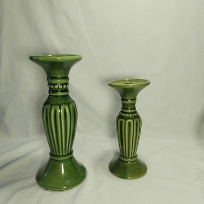 Candelabros, 2, tonos verdes, cerámica, sin marca, 8 pulgadas y 10 pulgadas. Foto 1 de 4
