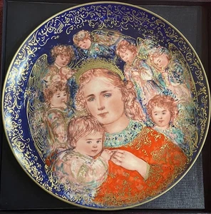 KNOWLES Edna Hibel Christmas Plate for 1985 "The Angels' Message" # 2756 C - Picture 1 of 7