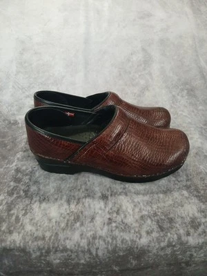 Tamancos femininos Sanita Danish Burgundy EUA 8.5 EU 39 profissional Moc croc Dinamarca - Imagem 1 de 4