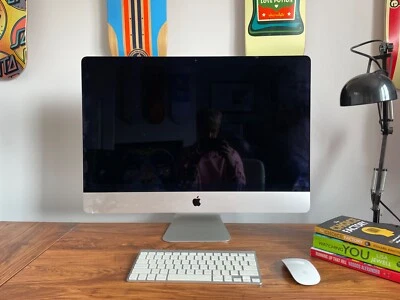 32GB Apple iMac 27" Desktop with 5K Retina Display. Excellent Condition. - Image 1 of 2