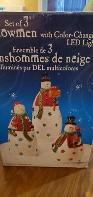 Muñecos de nieve con luces LED que cambian de color - Juego de 3 muñecos de nieve de porcelana cerámica Foto 1 de 4
