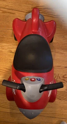 Radio Flyer Retro Rocket Modelo 600/600A Usado. Luces y sonidos funcionan. Foto 1 de 4