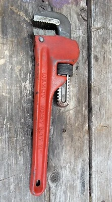 Llave de tubo Husky de 10 pulgadas Foto 1 de 4