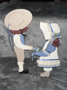 Wandbehang Holz handbemalt Vintage 80er englisch Junge & Mädchen mit Hauben Haar - Bild 1 von 9