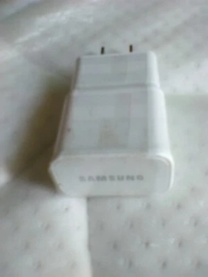 Cargador de pared Samsung USB de un solo puerto - blanco (ETAU90JWE) Foto 1 de 3