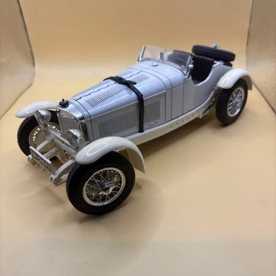 Coche modelo diecast Burago 1931 Mercedes Benz SSKL escala 1:18 Foto 1 de 4