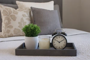 Serviertablett - kleines antikes grau gebeiztes Holztablett für Wohndeko, Küche - Bild 1 von 8