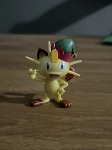 Pokemon Battle Ready Holiday Meowth 1.5 Inch Figure Jazwares Nintendo - Picture 1 of 2