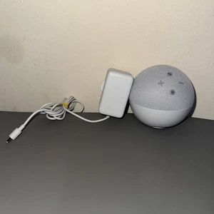 Amazon Echo Dot 4. Gen Smart Lautsprecher mit Alexa - Weiß/Gletscherweiß - Gebraucht - Bild 1 von 7