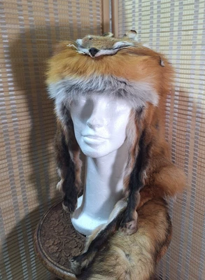 Sombrero de piel de zorro real con pies y cola de zorro completo hecho a mano forrado de vellón Foto 1 de 4