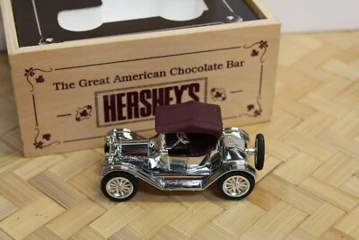 Chevrolet Roadster 1914 Ertl Hershey's Chocolate en caja de coleccionista de madera Foto 1 de 3