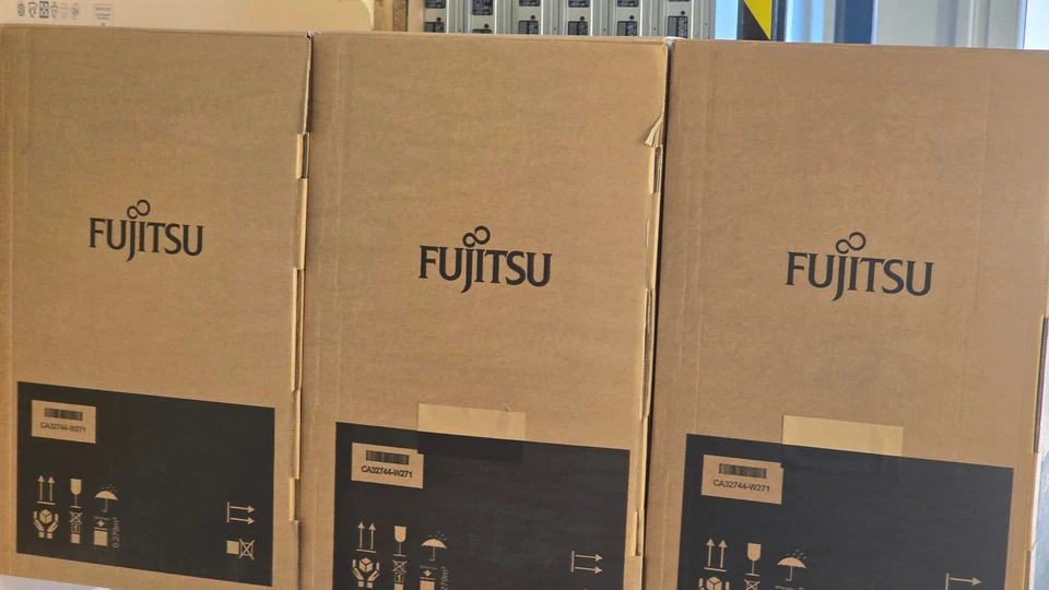 Fujitsu Primergy TX2550 M7 Xeon 4410Y 16GB DDR5 RAM 8SFF 900W 3Y Warr - AD