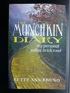 Betty Ann Bruno Signed Book "The Munchkin Diary" - Foto 1 di 4