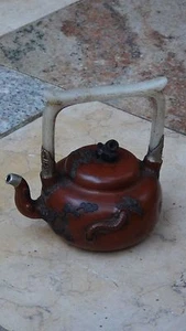 ANTIQUE 19c CHINESE ZISHA DIN RED TEA POT APPLIED PINE &JADE TRANSLUSENT HANDLE - Picture 1 of 10
