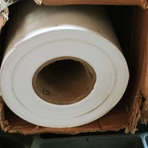 UGLY BOX HP Q8922A 42 Zoll x 100 ft 9,1 mil. Fotopapier Rolle Satin Weiß 1 Rolle - Bild 1 von 2