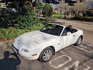 mazda mx5 (1997, mk1, with the cool pop up lights) - Picture 1 of 11