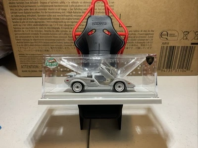 Hot Wheels RLC Red Line Club Holiday White 1982 Lamborghini Countach LP 500 S Foto 1 de 4