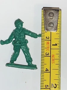 Vintage Miniature plastic GREEN ARMY MAN MADE IN HONG KONG 1960s 1970s 1” - Bild 1 von 11
