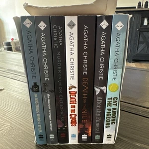 Agatha Christie Poirot Serie 7 Bücher Sammlung Box Set Taschenbuch 2023 - NEU - Bild 1 von 16