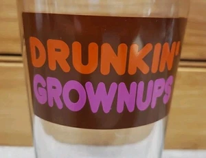 DUNKIN' GROWUPS klares Pint Bierglas humorvoller Spoof von Dunkin Donuts sehr guter Zustand - Bild 1 von 5