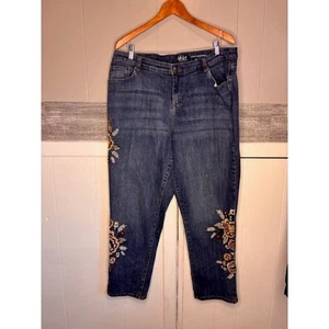 Style and Co Romantic Boho Embroidered Curvy Medium Wash Jeans 18W - Picture 1 of 9