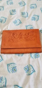 HANDMADE Boho Tooled Embossed Large Tan Brown Leather Wallet Purse Clutch B4 - Bild 1 von 4