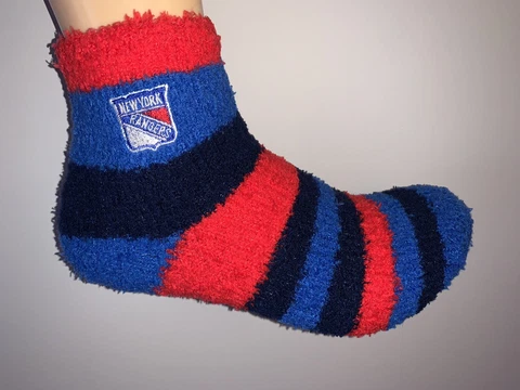 NEW YORK RANGERS NHL HOCKEY JERSEY WOMENS LOGO STRIPE ANKLE FUZZY SOCKS MEDIUM Cover
