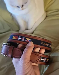 Cintura Tommy Hilfiger da uomo in pelle con logo bandiera a nastro premium 32 USA marrone - Foto 1 di 10