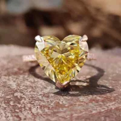 Anillo solitario de moissanita citrino amarillo corte corazón de 3,00 quilates enchapado en oro rosa de 14 k Foto 1 de 4