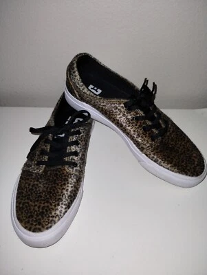 DC Women's Fuzzy Animal Print  Trase Tx Se Skate Shoe Size 10 US EUC - Image 1 of 4