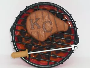 Hallmark 2017 Grillin' KC - Kansas City edición especial - nuevo en caja - Imagen 1 de 9