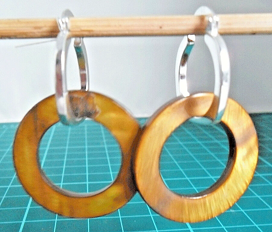 925 Sterling Silver Natural Shell Hoop Drop Dangle Earrings ~ Tan ~ E0096 - Image 1 of 1