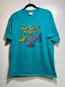 Camiseta Texas A&M Aggies verde azulado logotipo garabateado gráfico talla grande TAMU fanático universitario - Imagen 1 de 7