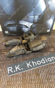 Hot Toys MMS432 DC JL Tactical Batsuite Batman 1/6 action figure's leg armor - Picture 1 of 4