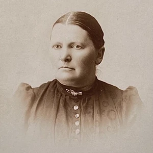 MILWAUKEE WI XL VICTORIAN HAND BROOCH Jewelry Woman CABINET CARD Antique Photo - Picture 1 of 7