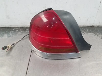 Luz trasera izquierda Grand Marquis/Corwn Vic Victoria 2002 #9286 P3 Foto 1 de 4
