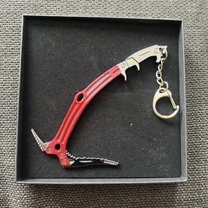 SANCTUARIES EDGE ICE CLIMBING ICE AXE NOVELTY MOUNTAINEERING KEYRING CHRISTMAS - Picture 1 of 2
