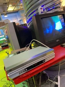 JVC High-Quality VHS Player - Excellent Condition -  Tested & Working, Cleaned - Picture 1 of 3