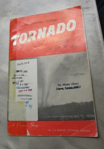 1957 Booklet -  The  Ottawa / Kansas City Tornado Disaster - With Pictures - Imagen 1 de 2