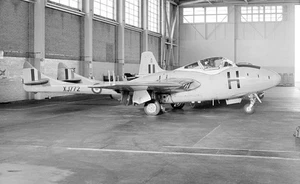 CATCS, de Havilland Vampire T.11, XJ772 'H' en Shawbury, c70 - Negro original en blanco y negro - Imagen 1 de 1