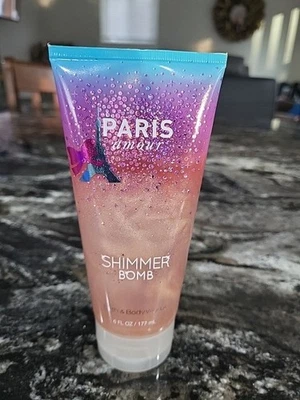 Paris Amour Shimmer Bomb Loción Corporal Perfumada Baño Cuerpo Funciona Floral Muscle  Foto 1 de 2