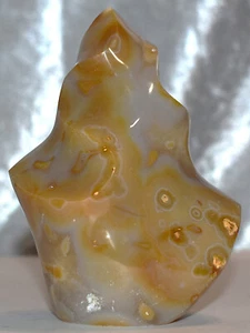 Amazing Carnelian Flame 4.9"/691 Grams - Picture 1 of 4